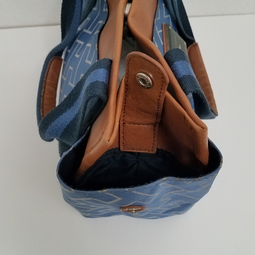 SALE! $10 Tommy Hilfiger American Classics Handbag - Picture 6 of 16